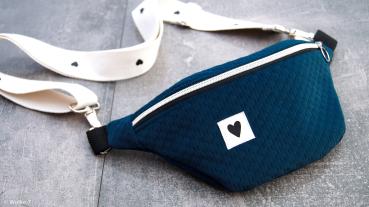 Preview: Samt Caracas Blau von Swafing